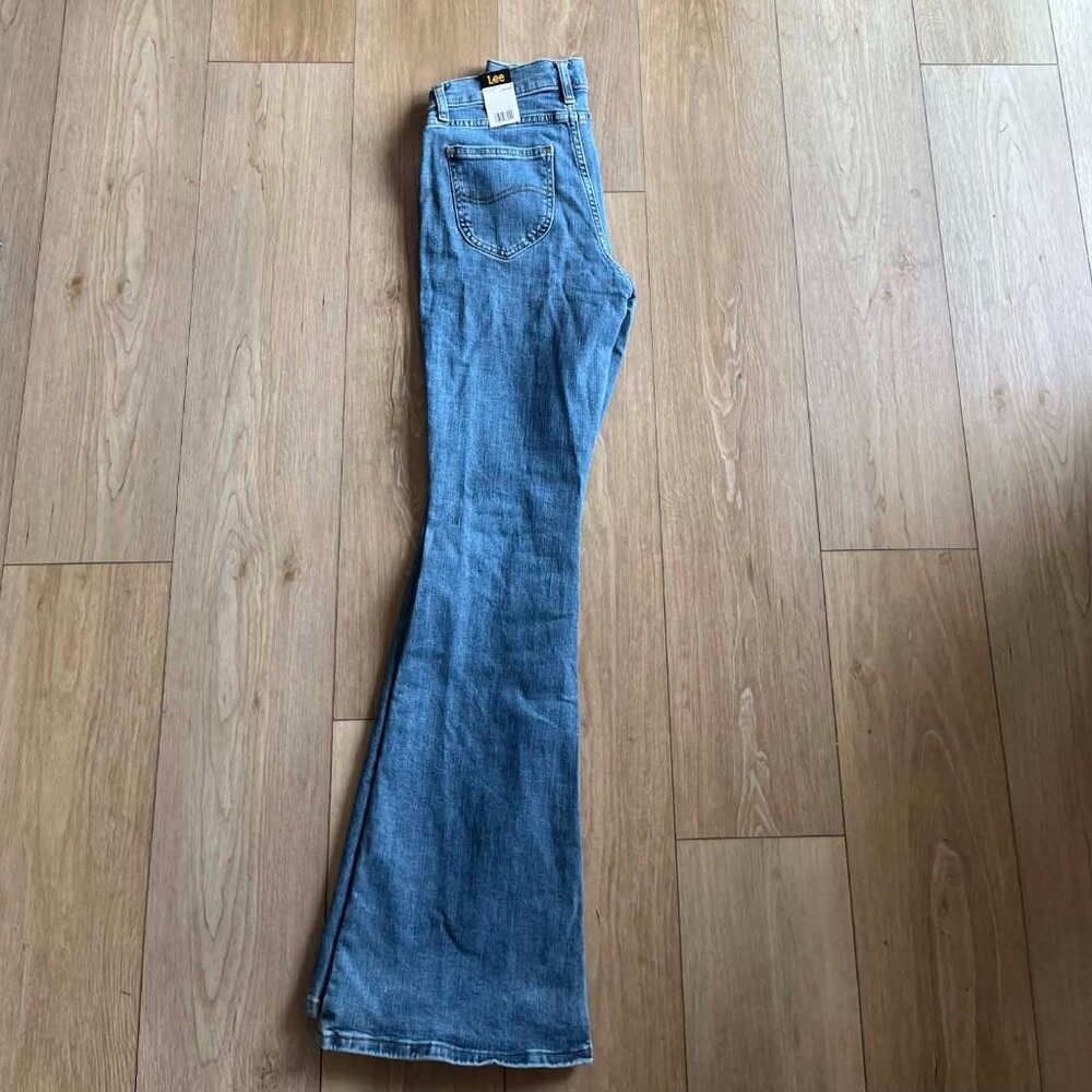 Lee Women's Legendary Mid Rise Flare Jean/ Size 4